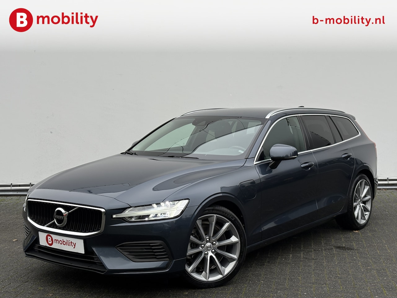 Volvo V60 - 2.0 T6 Twin Engine AWD Momentum Pro Hybride Elektrische Stoelen | Apple CarPlay | BLIS | L - AutoWereld.nl