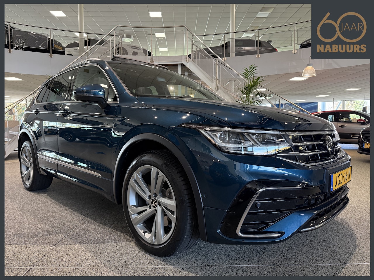 Volkswagen Tiguan - 1.4 TSI eHybrid R-Line, Trekhaak, Pano, IQ Light, 360cam - AutoWereld.nl