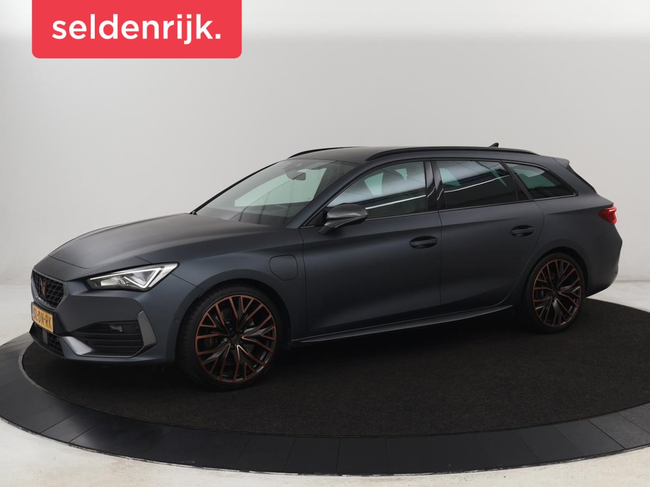 CUPRA Leon - 1.4 eHybrid VZ | 245pk | Leder | Stoelverwarming | Camera | Carplay | Memory | Sfeerverlic - AutoWereld.nl