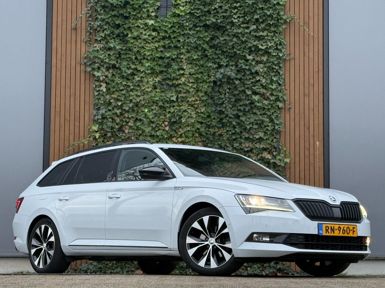 Skoda Superb Combi - 1.4 TSI ACT Sportline Business|RS STOELEN|TREKHAAK|STANDKACHEL - AutoWereld.nl
