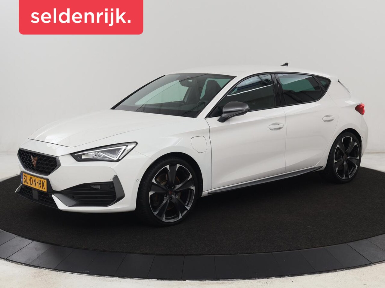 CUPRA Leon - 1.4 eHybrid VZ | 245pk | Stoelverwarming | Carplay | Camera | Sfeerverlichting | Navigatie - AutoWereld.nl