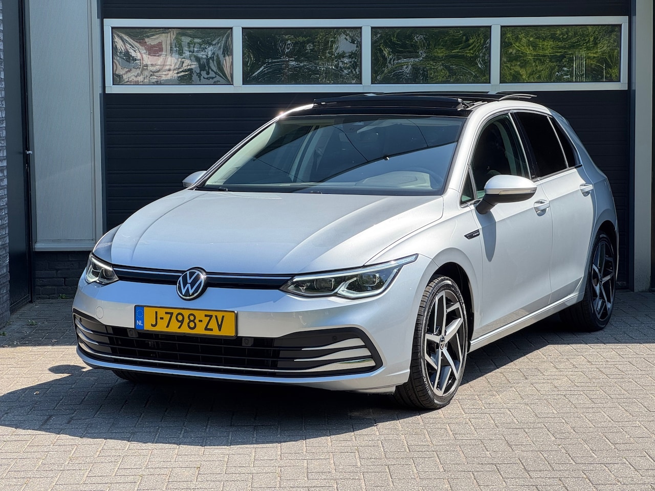 Volkswagen Golf - 1.5 eTSI Style Pano, Virtual, Navi, Stoelverwarming, Memorystoel, NAP - AutoWereld.nl