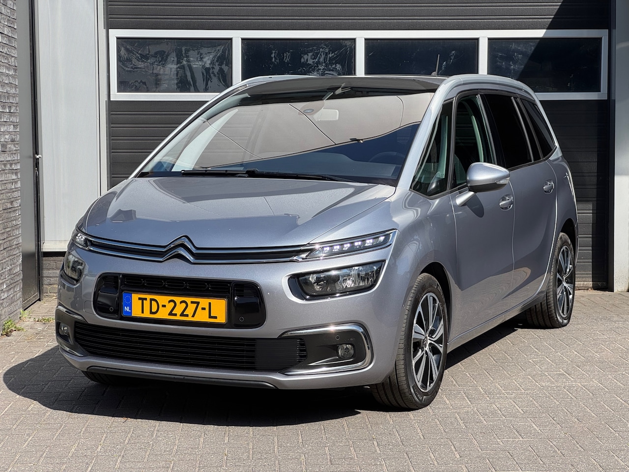Citroën Grand C4 Picasso - 1.2 PureTech Business 7P Camera, Navi, Keyless, Cruise, NAP - AutoWereld.nl