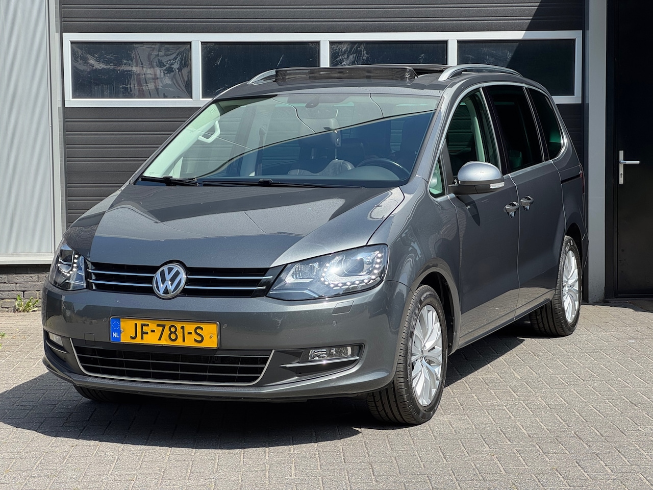 Volkswagen Sharan - 1.4 TSI DSG 7P Highline Pano, Camera, Navi, NAP - AutoWereld.nl