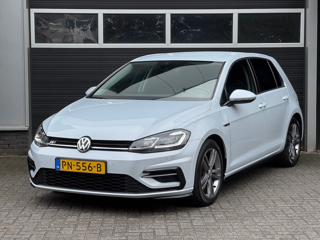 Volkswagen Golf - 1.0 TSI Highline Business R Xenon/Led, Virtual, Camera, NAP - AutoWereld.nl