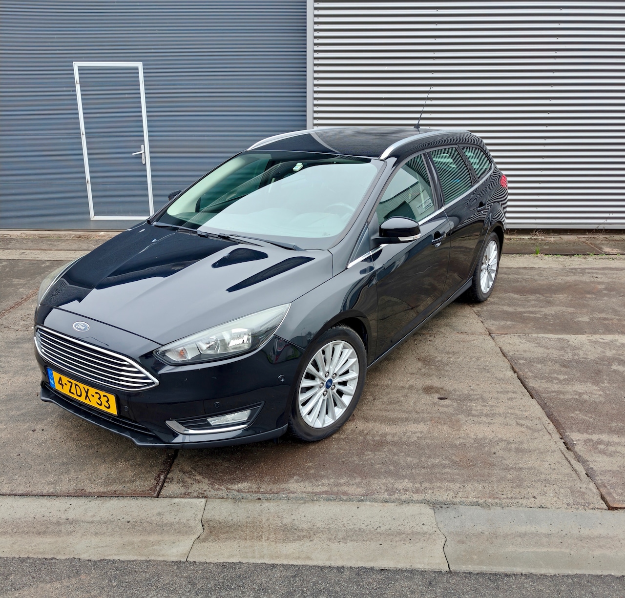 Ford Focus Wagon - 1.0 Titanium Edition - AutoWereld.nl