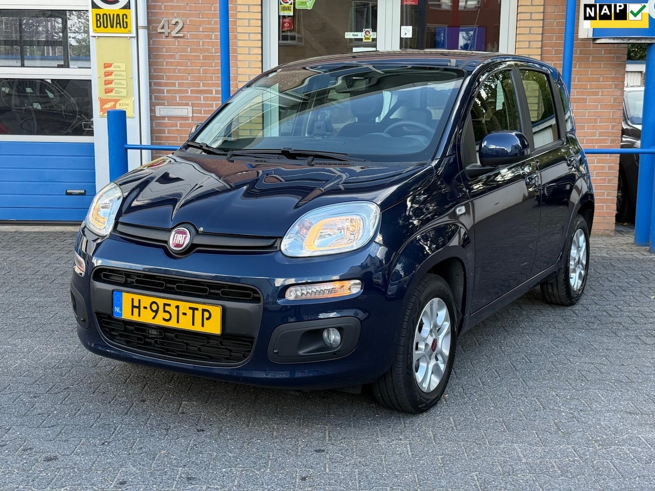 Fiat Panda - 1.2 Lounge | NW Distr. riem | 4-cilinder! | Zeer lage KM. stand NAP - AutoWereld.nl
