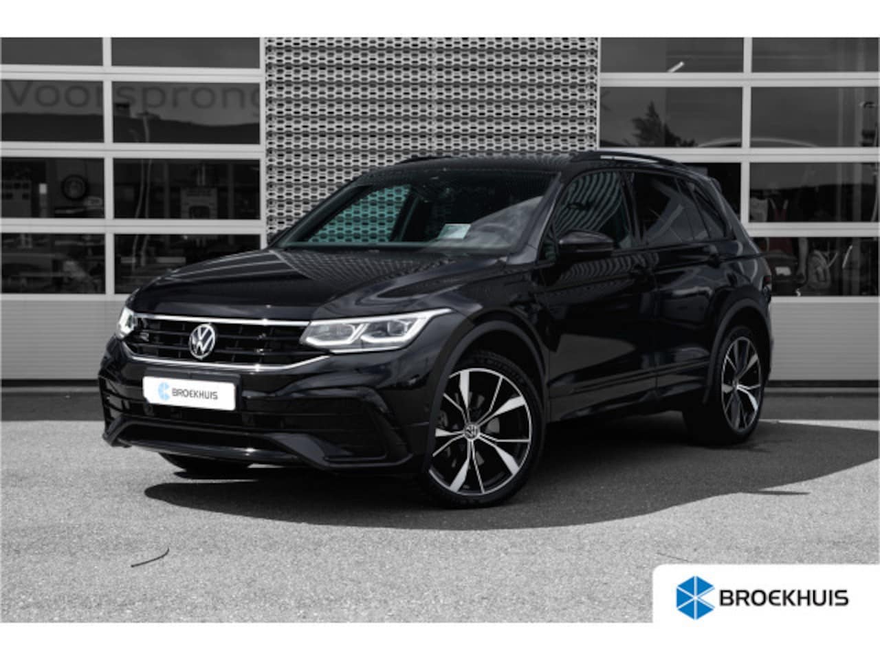 Volkswagen Tiguan - 1.4 TSI 245pk eHybrid R-Line | Panoramadak | Trekhaak | Apple Carplay | | Achteruitrijcame - AutoWereld.nl