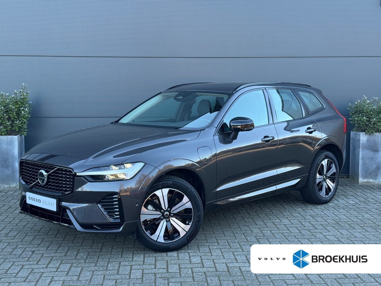Volvo XC60 - 2.0 T6 Plug-in hybrid AWD Plus Dark | Panoramadak | 360 Camera | Trekhaak | BLIS | - AutoWereld.nl