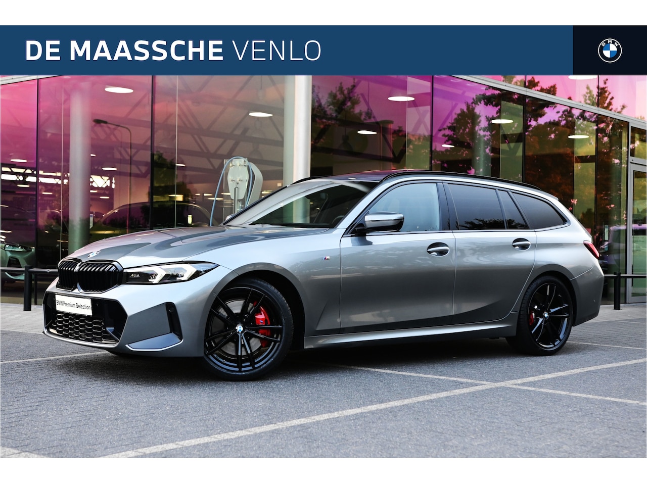 BMW 3-serie Touring - 330i M Sport Automaat / Panoramadak / Sportstoelen / Adaptieve LED / Achteruitrijcamera / - AutoWereld.nl