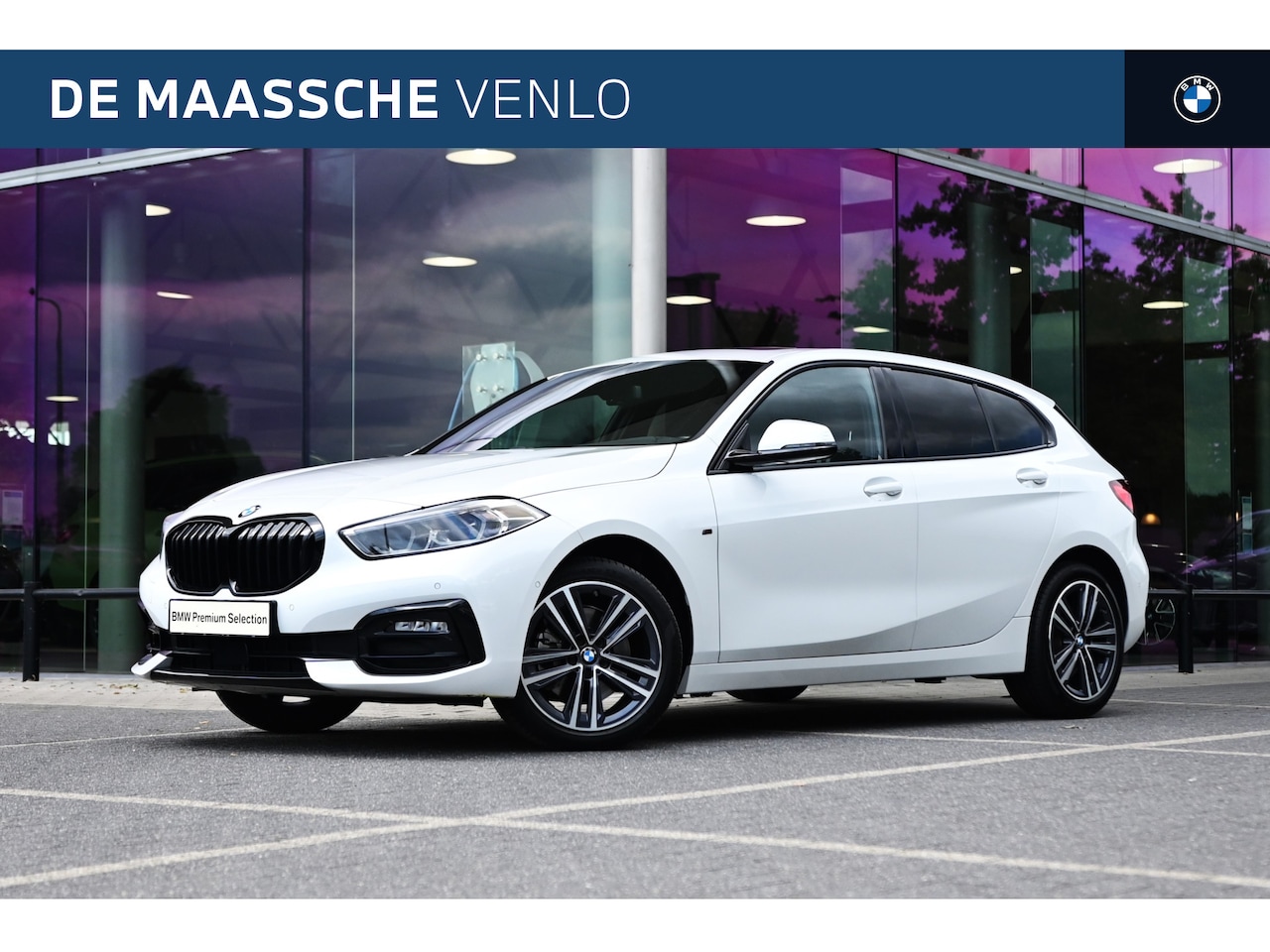 BMW 1-serie - 118i Executive Sport Line / Panoramadak / Sportstoelen / LED / Hifi / Parking Assistant / - AutoWereld.nl