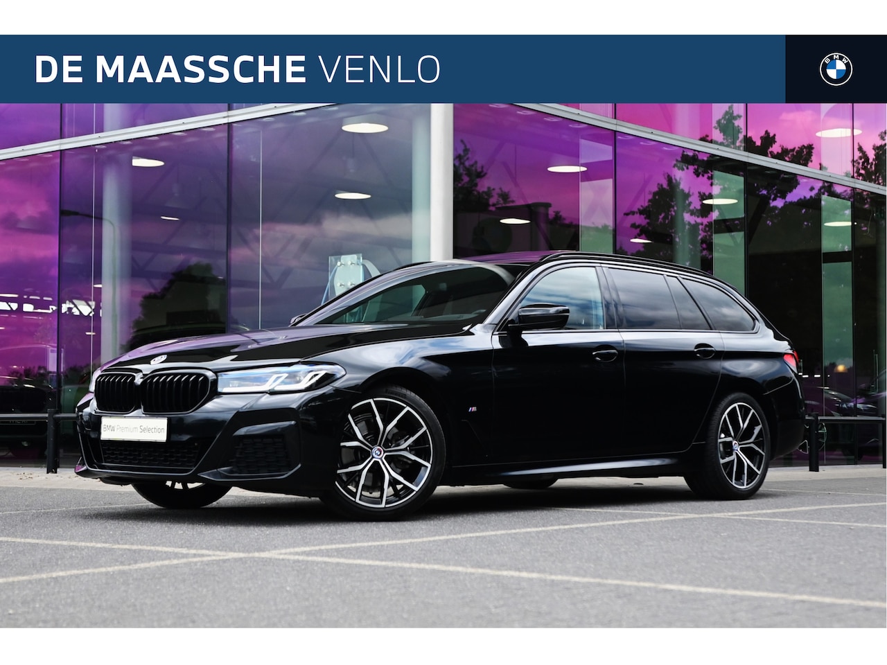 BMW 5-serie Touring - 520i High Executive M Sport Automaat / Panoramadak / Trekhaak / Laserlight / Achteruitrijc - AutoWereld.nl