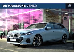 BMW 5-serie Touring - 530e M Sport Automaat / Trekhaak / M Sportonderstel / Achteruitrijcamera / Comfort Access
