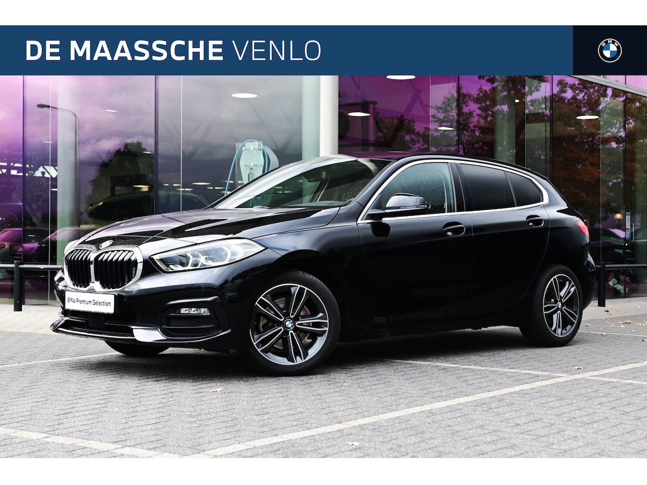 BMW 1-serie - 118i Sport Line Automaat / Trekhaak / Sportstoelen / LED / Live Cockpit Professional / Cru - AutoWereld.nl