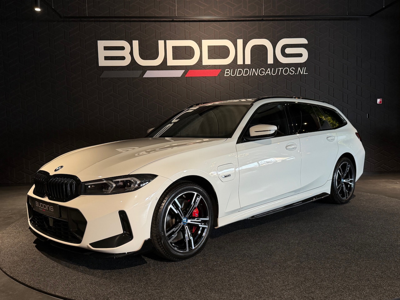 BMW 3-serie Touring - 320e | M-sport | LCI | Trekhaak | Adap Cruise - AutoWereld.nl