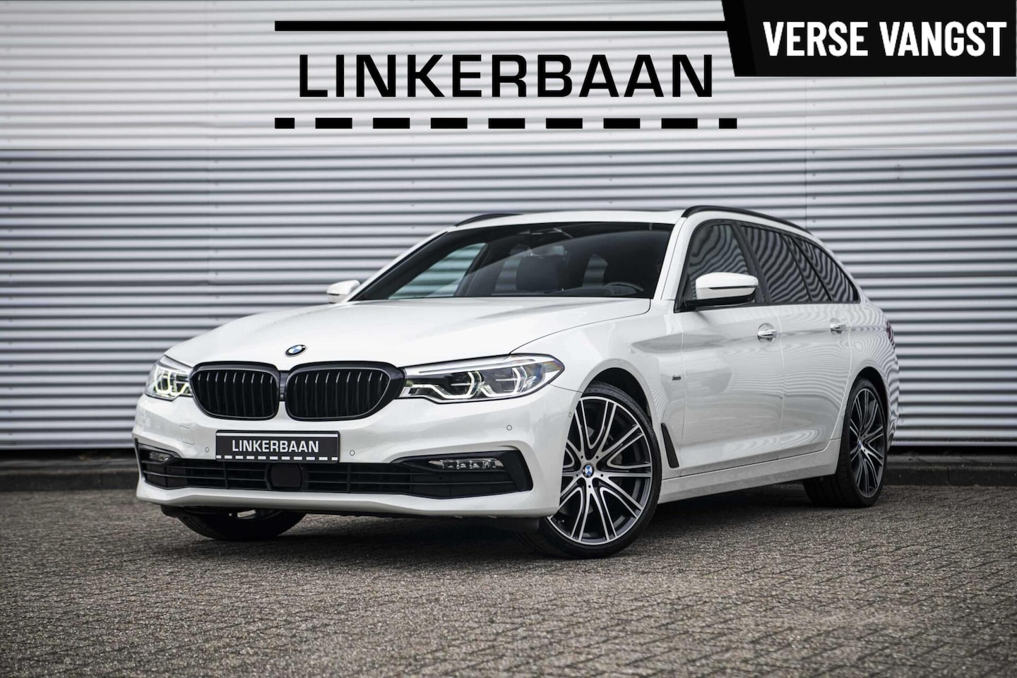 BMW 5-serie Touring - 540i xDrive | Individual | Panodak | Comfortzetels | 4W Sturing | HUD | Trekhaak | 20 inch - AutoWereld.nl
