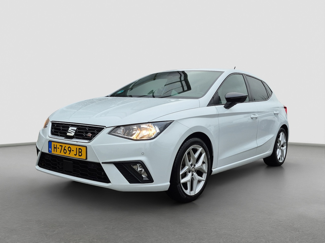SEAT Ibiza - 1.0 TSI FR Business Intense 116pk | Camera | Climate control | Parkeersensoren | Full map - AutoWereld.nl