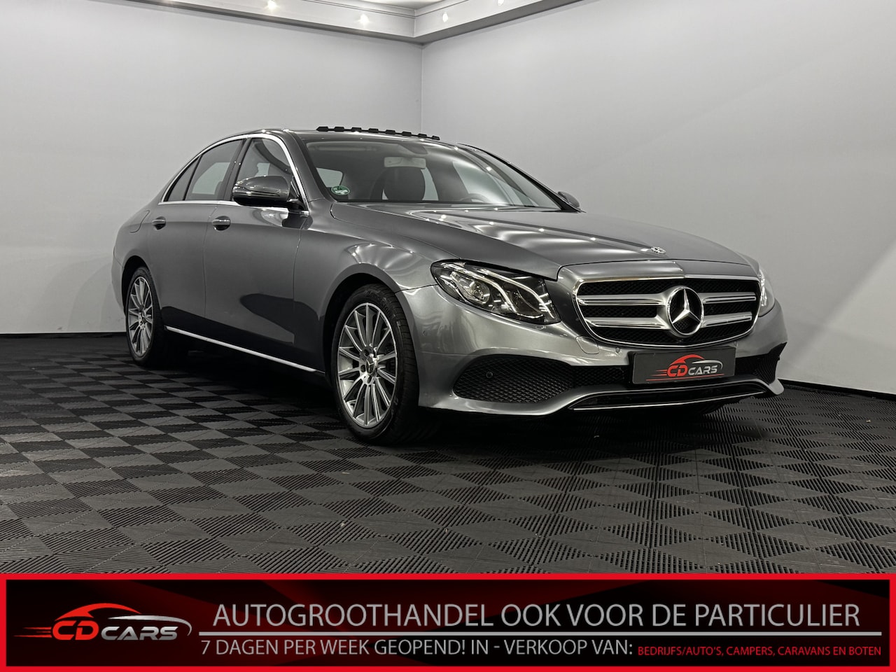 Mercedes-Benz E-klasse - 220 d Business Solution AMG Pano, Half leder, Camera, Stoelverwarming, Navi, Keyless start - AutoWereld.nl