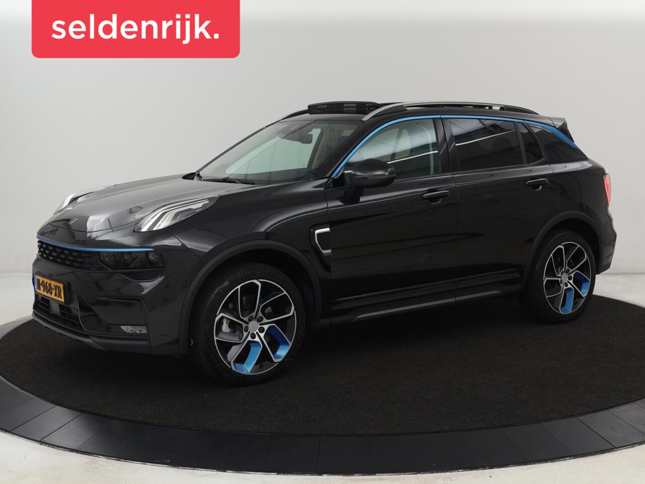 Lynk & Co 01 - 1.5 Plug In | Panoramadak | Infinity by Harman | Camera | Adaptive cruise | Stoelverwarmin - AutoWereld.nl