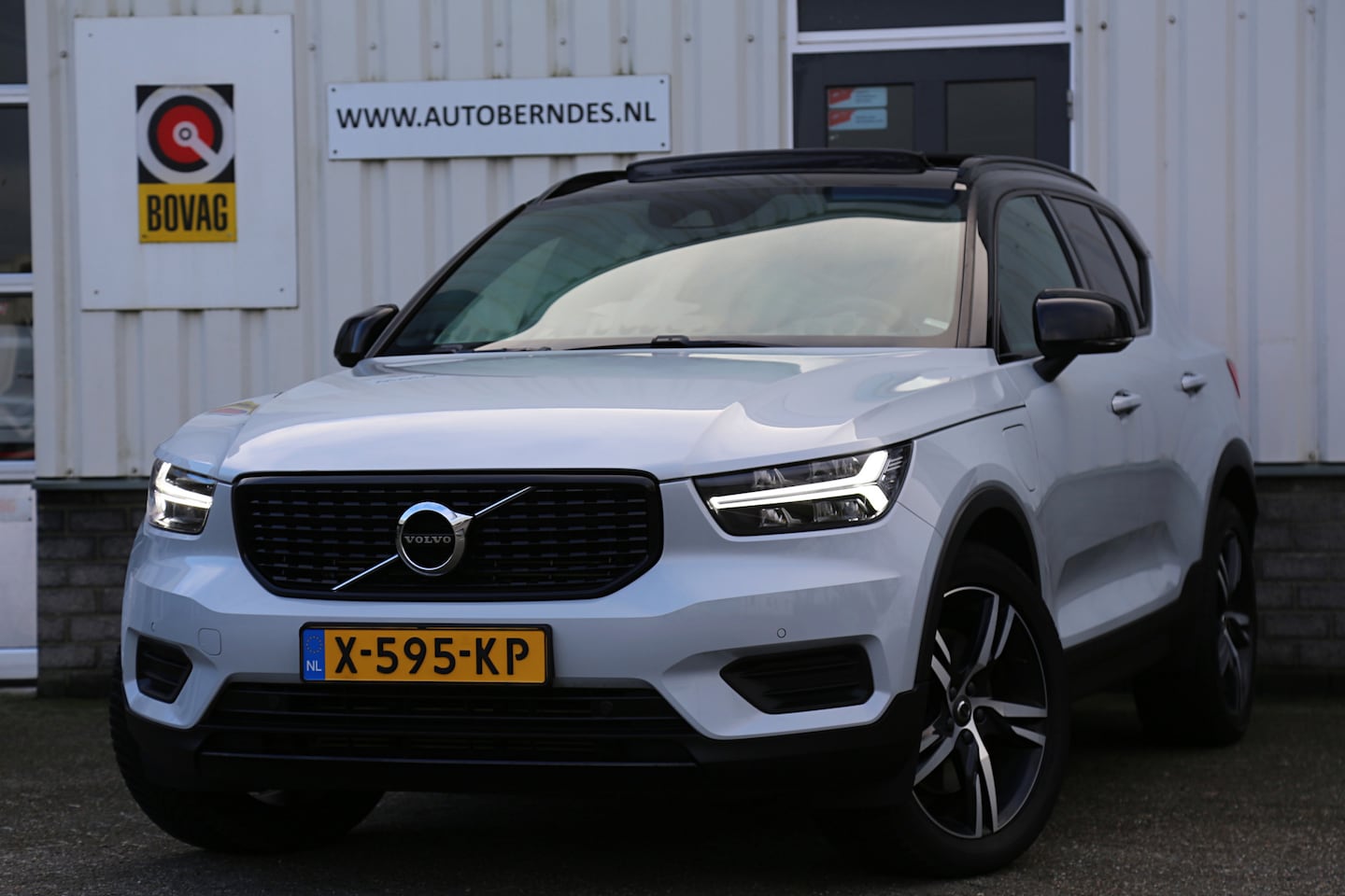 Volvo XC40 - 1.5 T5 262PK Plug in hybride R-Design*Perfect Onderh.*Pano/Elek. Trekhaak/Leder/Stoelverw. - AutoWereld.nl
