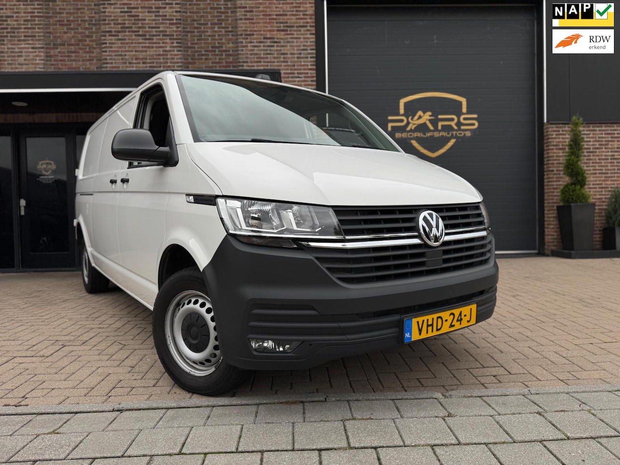 Volkswagen Transporter - 2.0 TDI T6 L2H1 28 110PK Highline Dubbelle Schuifdeuren Airco Navi Cruise Control Elk. Ram - AutoWereld.nl