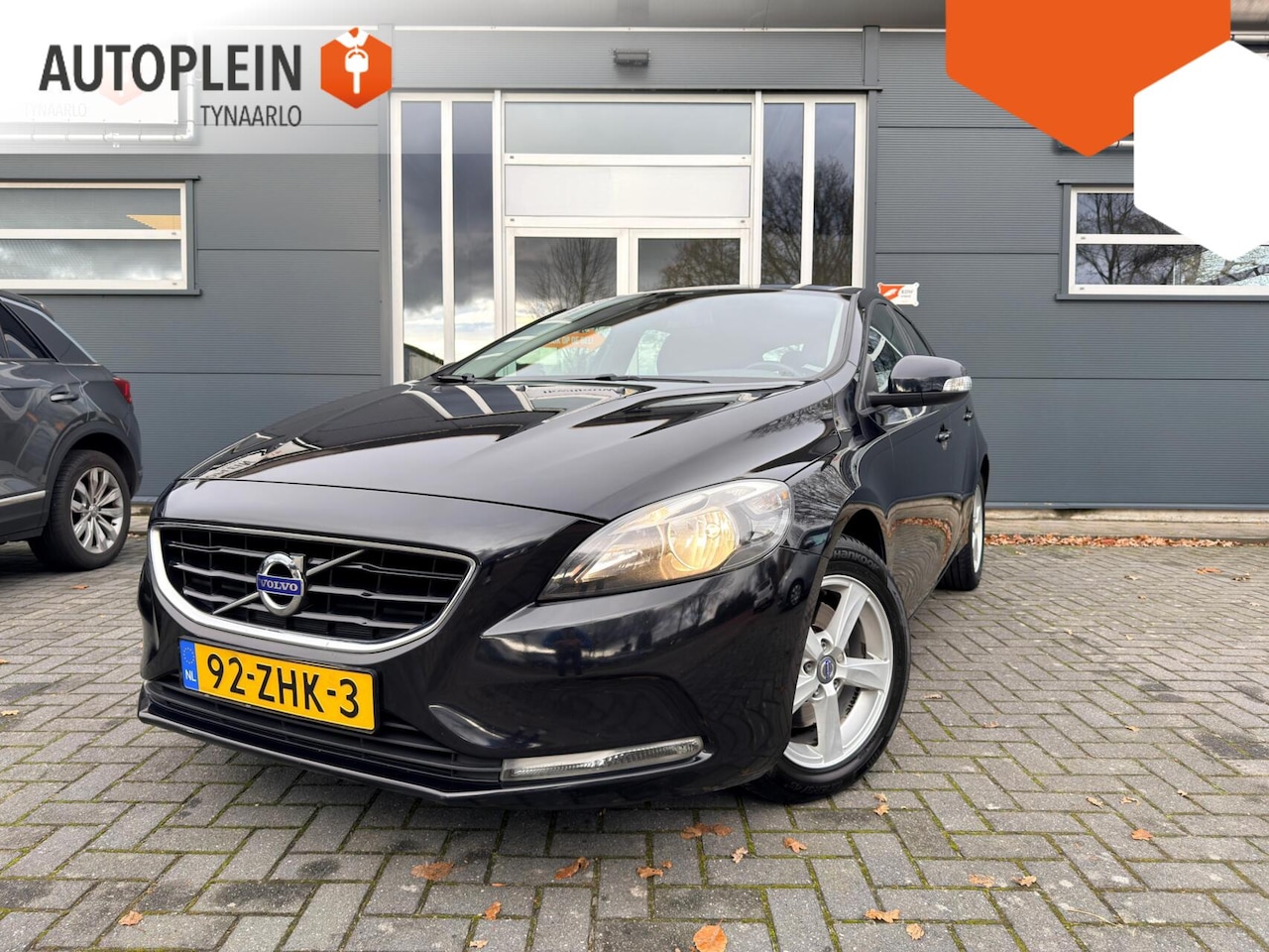Volvo V40 - 1.6 T3 Momentum *Climate*|Cruise|NAP|Navi|Camera|PDC|Trekhaak - AutoWereld.nl