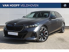 BMW 5-serie - 530e M Sport Automaat / Panoramadak / Trekhaak / Bowers & Wilkins / Adaptieve LED / Parkin