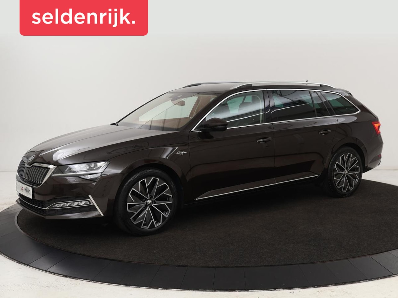 Skoda Superb - 1.4 TSI iV Laurin & Klement | Leder | Trekhaak | Adaptive cruise | Stoelverwarming | Canto - AutoWereld.nl