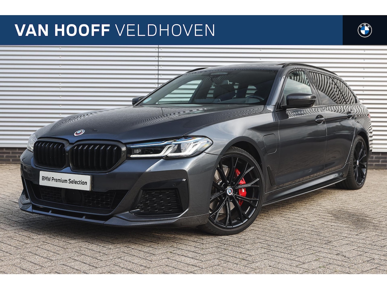 BMW 5-serie Touring - 530e High Executive M Sport Automaat / Panoramadak / Trekhaak / Sportstoelen / Laserlight - AutoWereld.nl