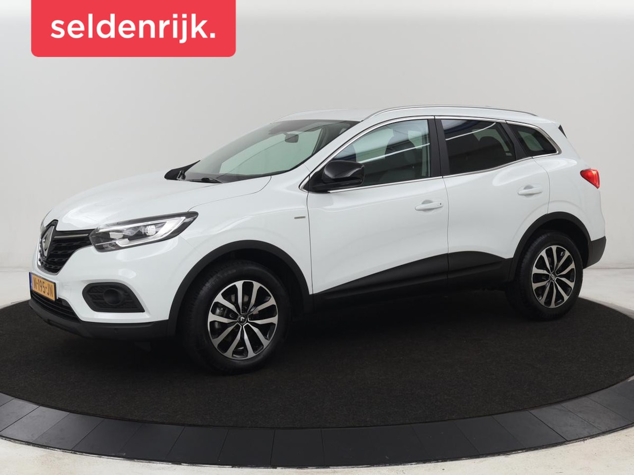 Renault Kadjar - 1.3 TCe Limited | 60.800km NAP | Carplay | Navigatie | Climate control | Keyless | Parkeer - AutoWereld.nl