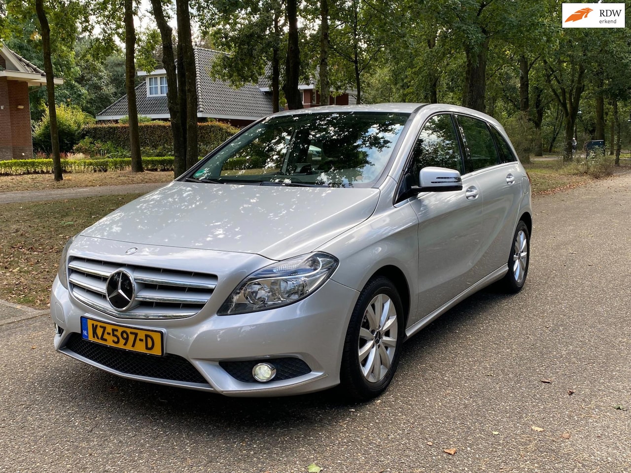 Mercedes-Benz B-klasse - 180 Ambition Navi Camera Stoelverw Inkl Spiegels - AutoWereld.nl