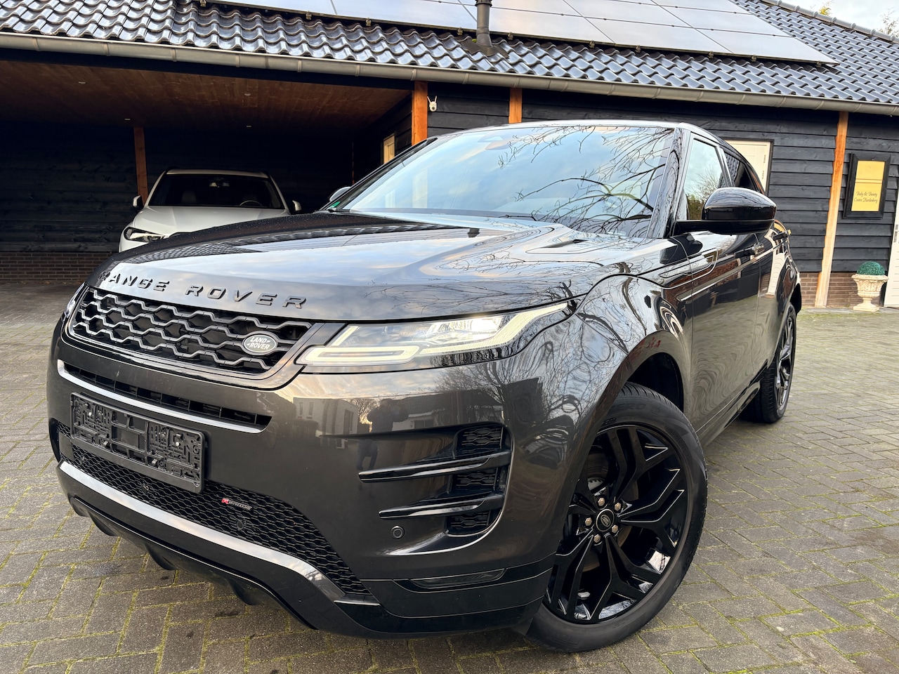 Land Rover Range Rover Evoque - 2.0 P300e AWD R-Dynamic HSE Pano/ ACC/ Keyl. entr. - AutoWereld.nl