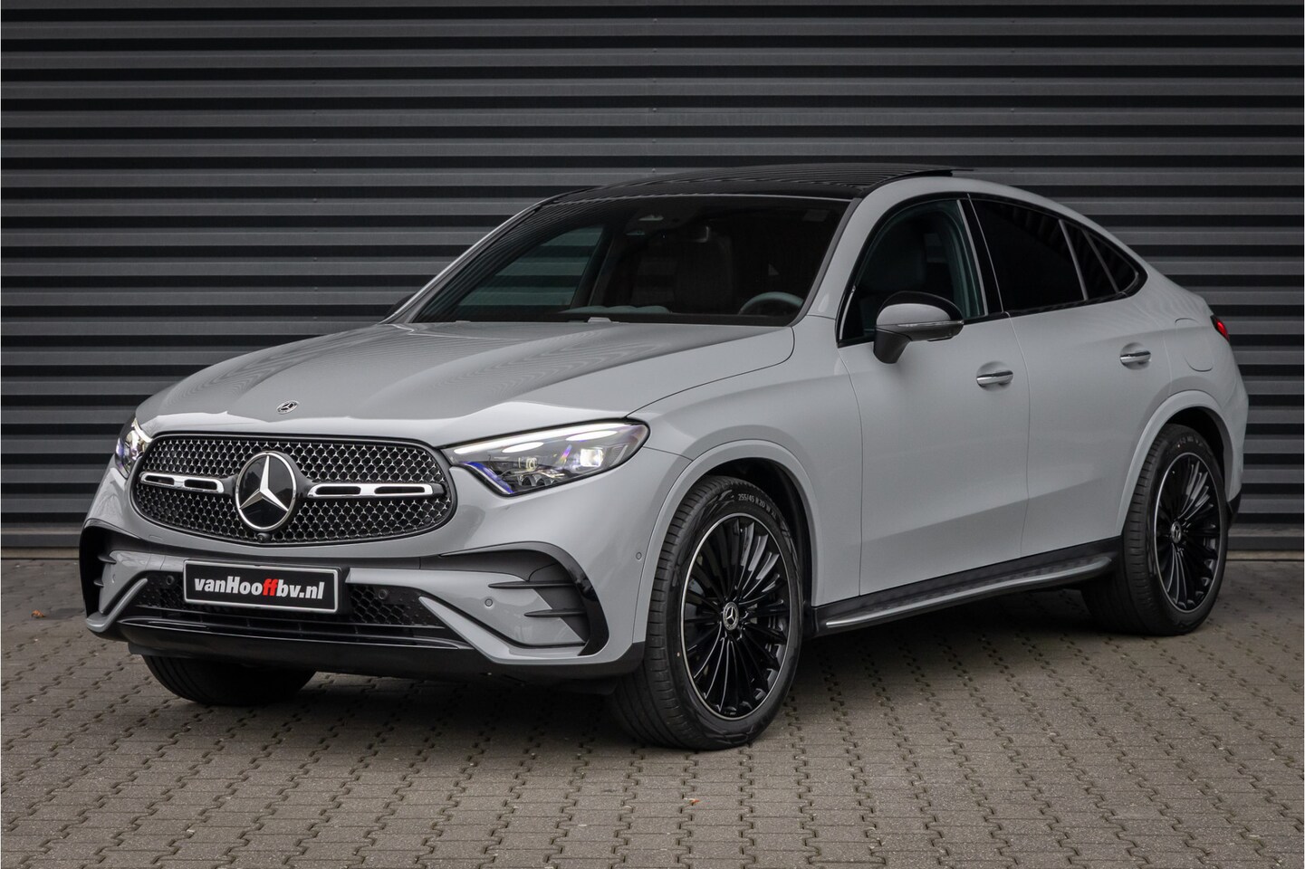Mercedes-Benz GLC-klasse Coupé - 300de 4MATIC AMG Line Alpingrau - Luchtvering - AutoWereld.nl