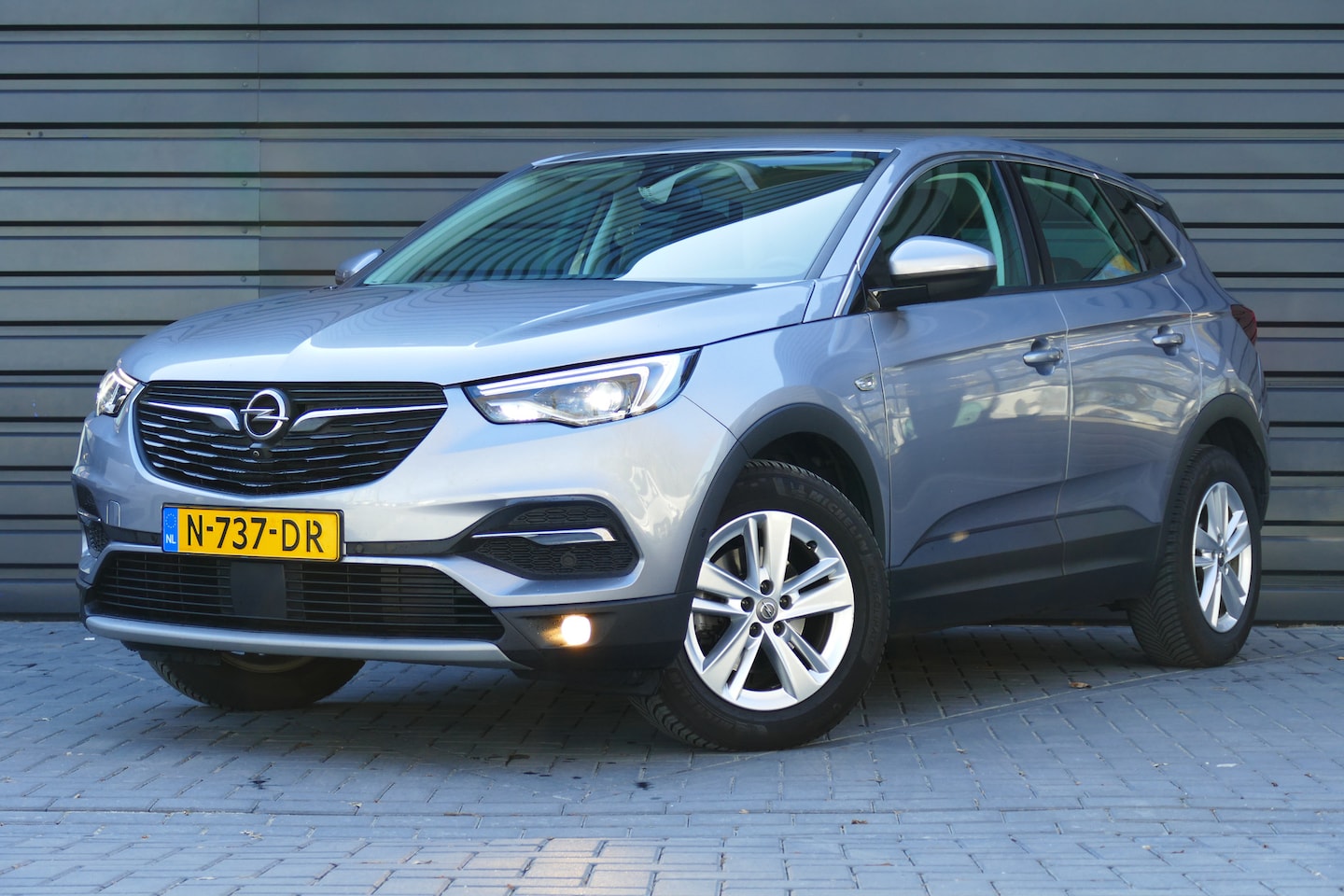 Opel Grandland X - 1.2 TURBO 130PK ELEGANCE AUTOMAAT / NAVI / LED / CLIMA / PDC / 17"LMV / CAMERA 360gr. / AG - AutoWereld.nl