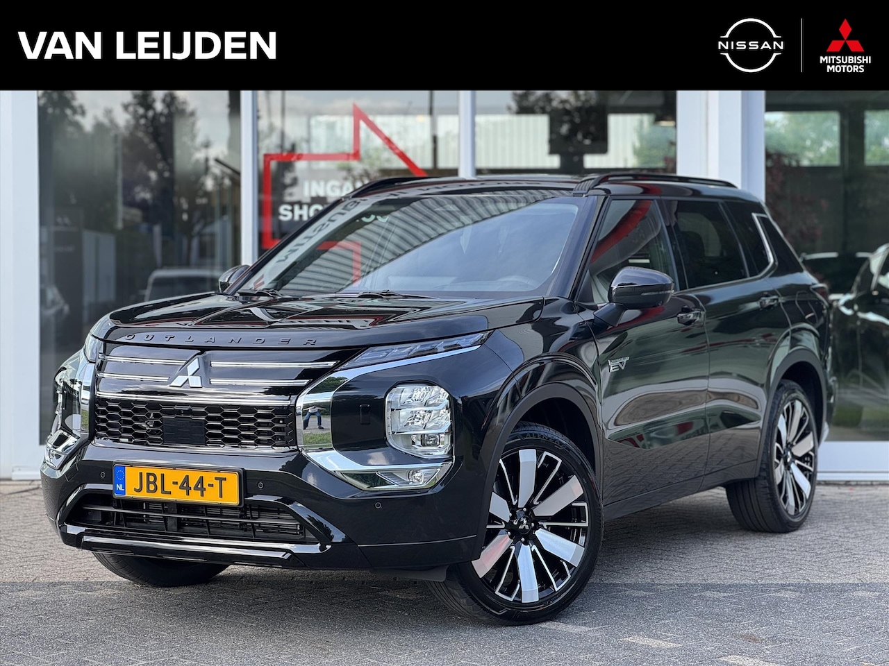 Mitsubishi Outlander - 2.4 PHEV 306pk Instyle | Navigatie | Leer | Head-up display | Panorama dak | App connect - AutoWereld.nl