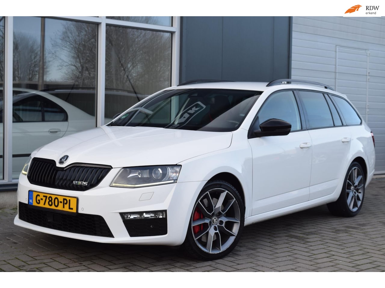 Skoda Octavia Combi - 2.0 TDI RS | Kuipstoelen | DSG | Navi | APK 11-2026 - AutoWereld.nl