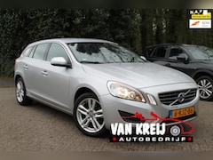 Volvo V60 - 1.6 T3 Momentum, Automaat, Airco, Navi, Nap