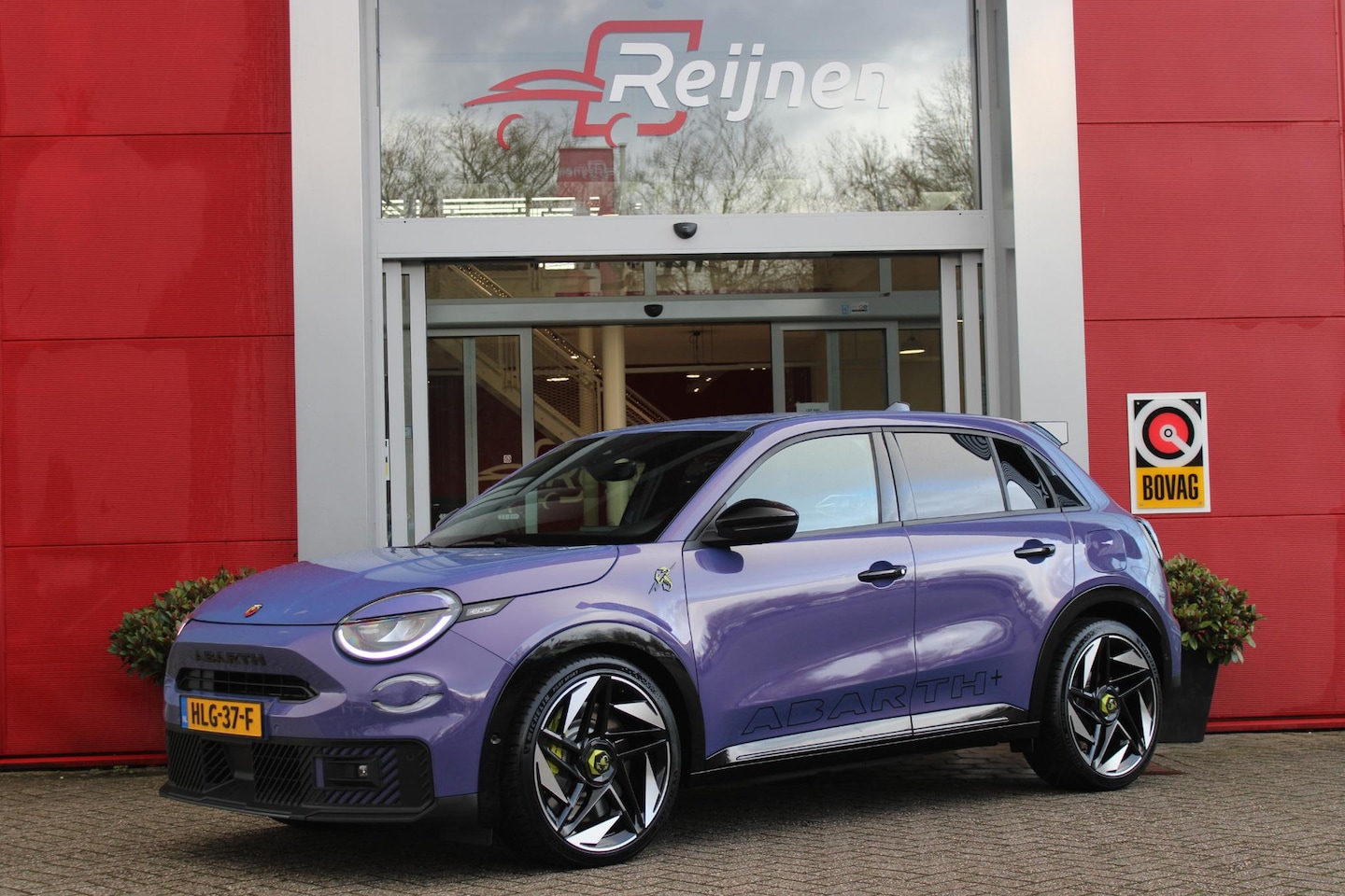 Abarth 600e - SCORPIONISSIMA 280PK 54 kWh | SABELT PERFROMANCE SPORTOELEN/BEKLEDING | ENGINE SOUND GENER - AutoWereld.nl