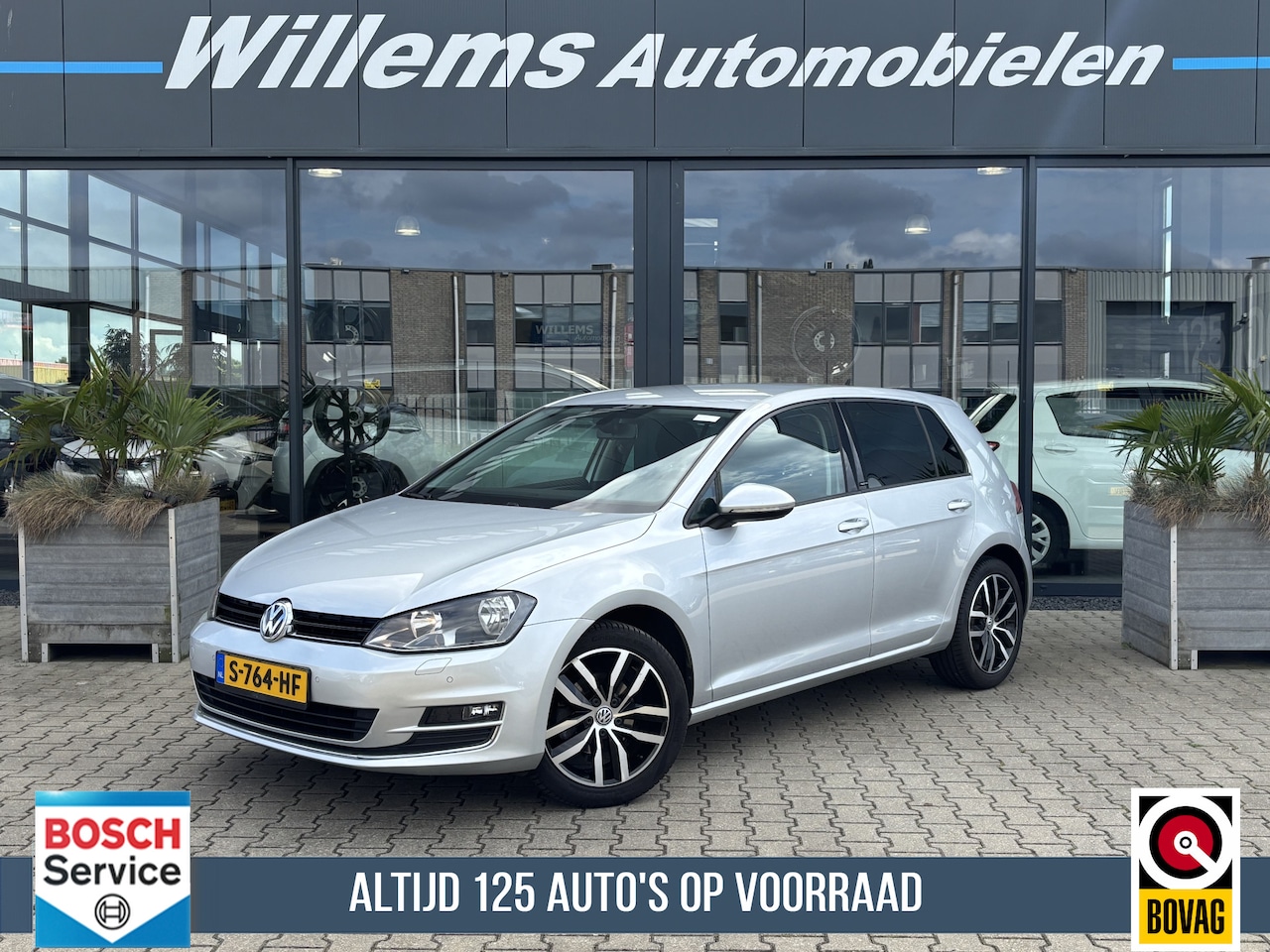 Volkswagen Golf - 1.2 TSI Connected Series App-Connect, Cruise Control & Afneembare Trekhaak - AutoWereld.nl