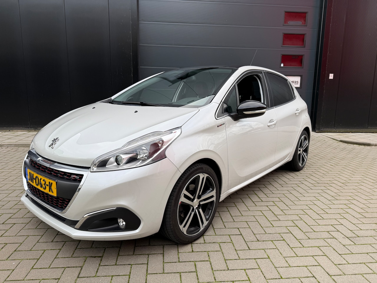 Peugeot 208 - 1.2 PureTech GT-Line 5-DRS NWE APK NAP - AutoWereld.nl