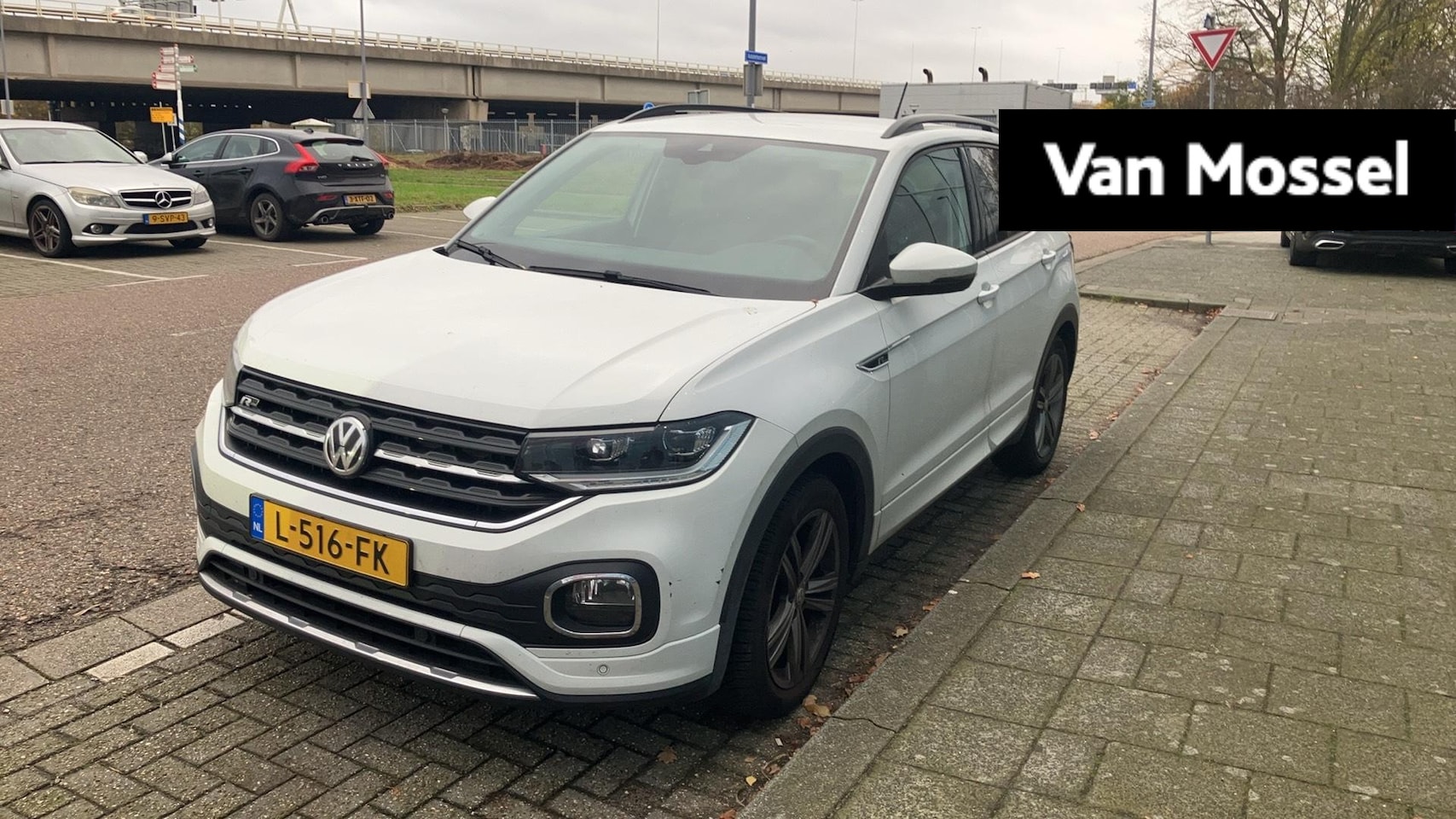 Volkswagen T-Cross - 1.0 TSI Comfortline 116 PK | Automaat | R-Line Exterieur | Apple Carplay | Dodehoeksensore - AutoWereld.nl