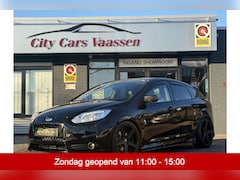 Ford Focus - 2.0 EcoBoost ST-3 307pk navi camera climate ctr leder Recardo stoelen spoiler pakket led l