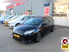Ford Focus Wagon - 2.0 EcoBoost ST-2 297PK 497 Nm, zeer netjes