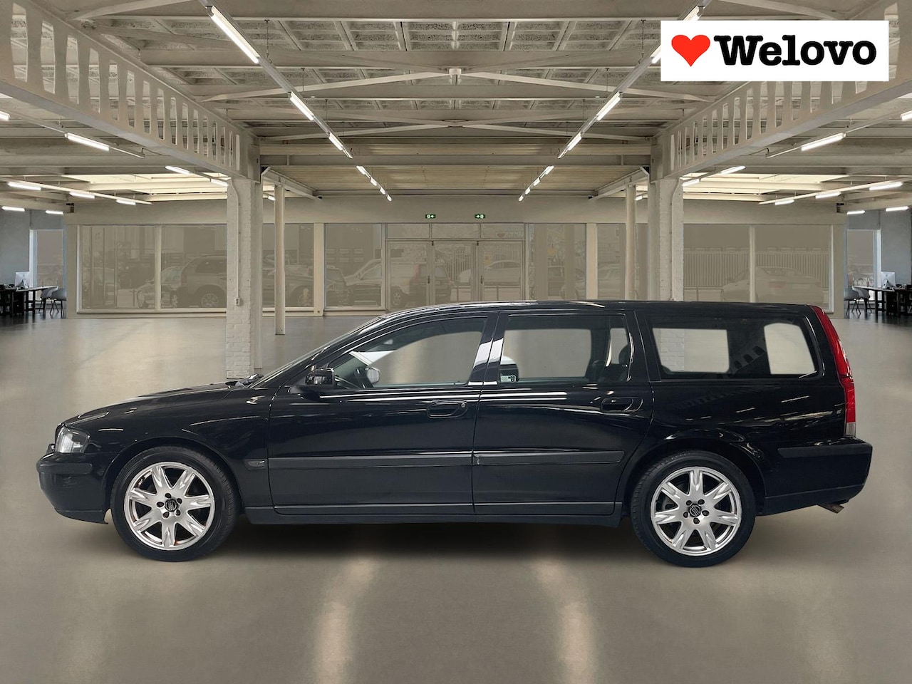 Volvo V70 - 2.4 Comfort Line Rijklaar+garantie, automaat, trekhaak. - AutoWereld.nl