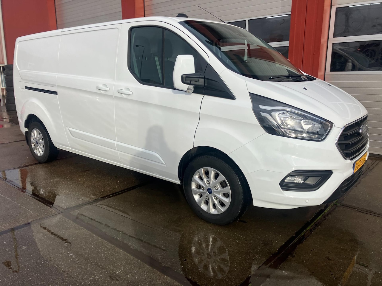 Ford Transit Custom - 300 2.0 TDCI L2H1 Limited 300 2.0 TDCI L2H1 Limited - AutoWereld.nl