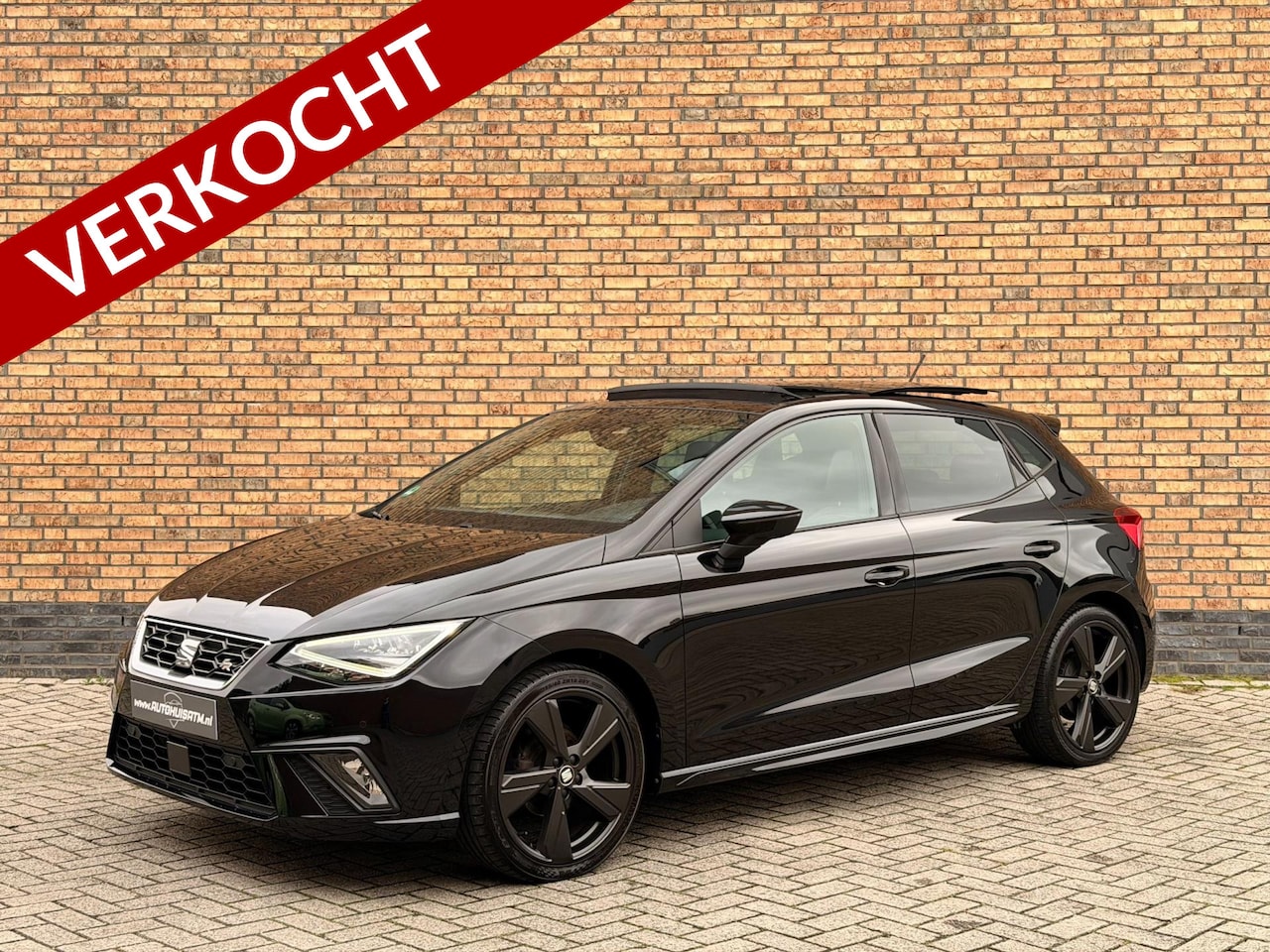 SEAT Ibiza - 1.0 TSI FR Black Edition Pano Cruise Trekhaak Stoelvw Cam Climatr - AutoWereld.nl