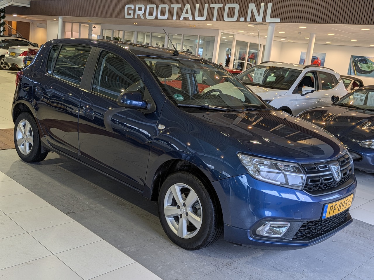 Dacia Sandero - 0.9 TCe Laureate Airco, Cruise Control, Trekhaak, Stuurbekrachtiging - AutoWereld.nl