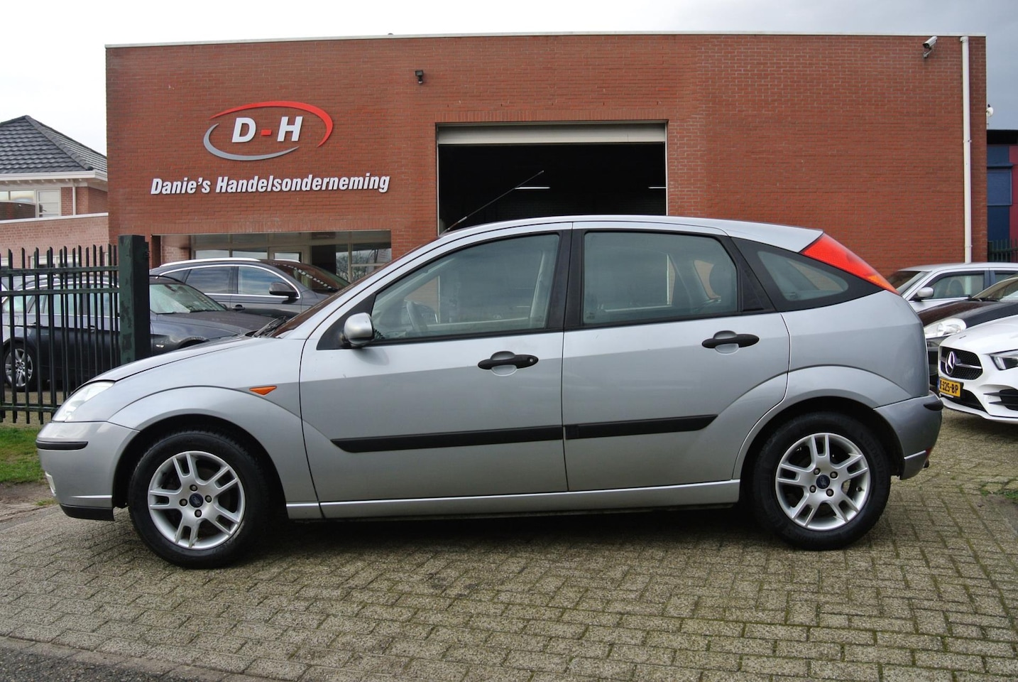Ford Focus - 1.6-16V Ambiente airco apk 31-01-2027 inruil mogelijk - AutoWereld.nl