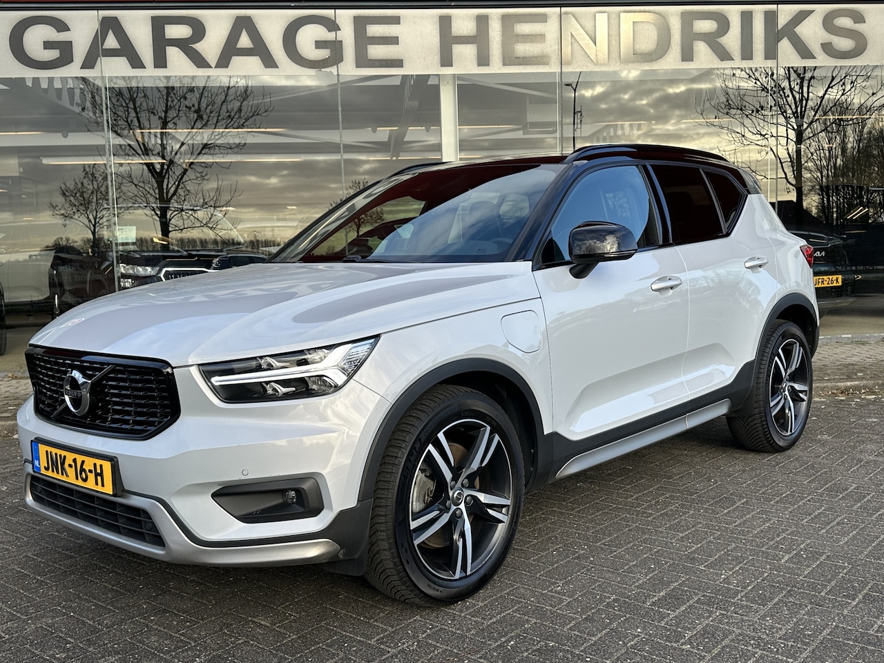 Volvo XC40 - 1.5 T5 Recharge R-Design | Navi | Two Tone | H&K | Climate | occasion - AutoWereld.nl