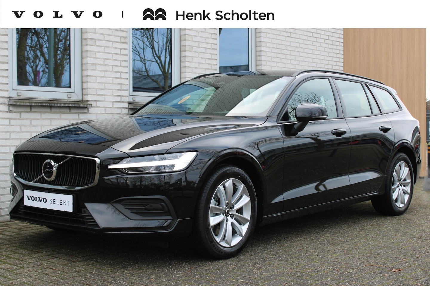 Volvo V60 - 2.0 B4 Essential Edition Verwarmbare voorstoelen | Automatisch dimmende binnen- en buitens - AutoWereld.nl